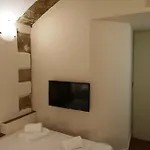 Fivos